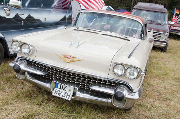 Amerikanische Oldtimer auf dem Präsentierteller - Stadtmagazin DATEs