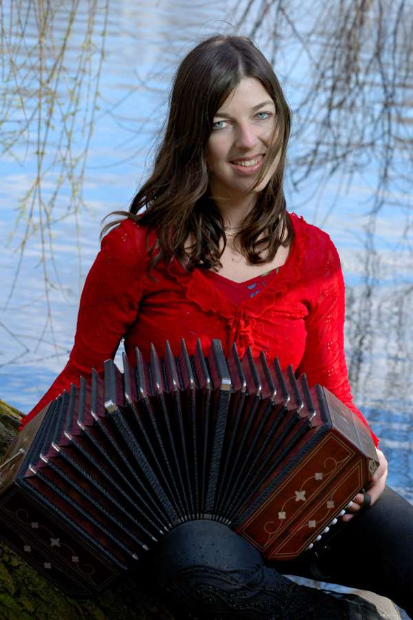 Bettina Hartl Bandoneon 1_(c) B. Hartl.jpg