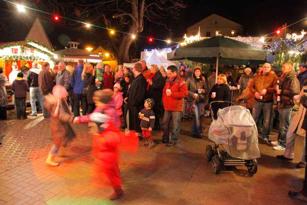 Weihnachtsmarkt_Publikum-2.jpg