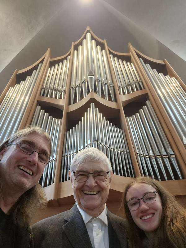 3 Generationen an der Orgel-(c)-Lukas Zuelicke.jpg